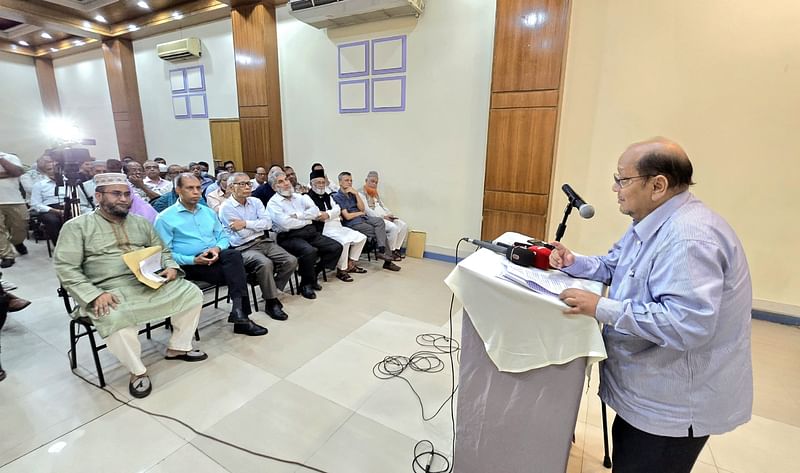 চট্টগ্রাম উন্নয়ন সংগ্রাম কমিটির সভায় বক্তব্য দেন সংগঠনের নেতা জসিম উদ্দীন চৌধুরী। আজ দুপুরে নগরের ইস্পাহানি মোড় এলাকার একটি রেস্তোরাঁয়